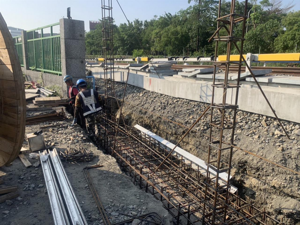 高雄捷運-興建中路網岡山路竹延伸線-第一階段施工照片
