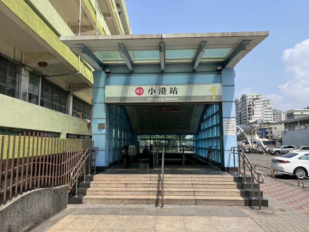 高雄捷運紅線沿線車站介紹-小港站(R3)-出入口