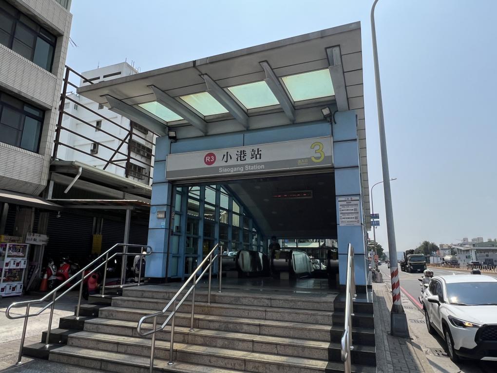 高雄捷運紅線沿線車站介紹-小港站(R3)-出入口