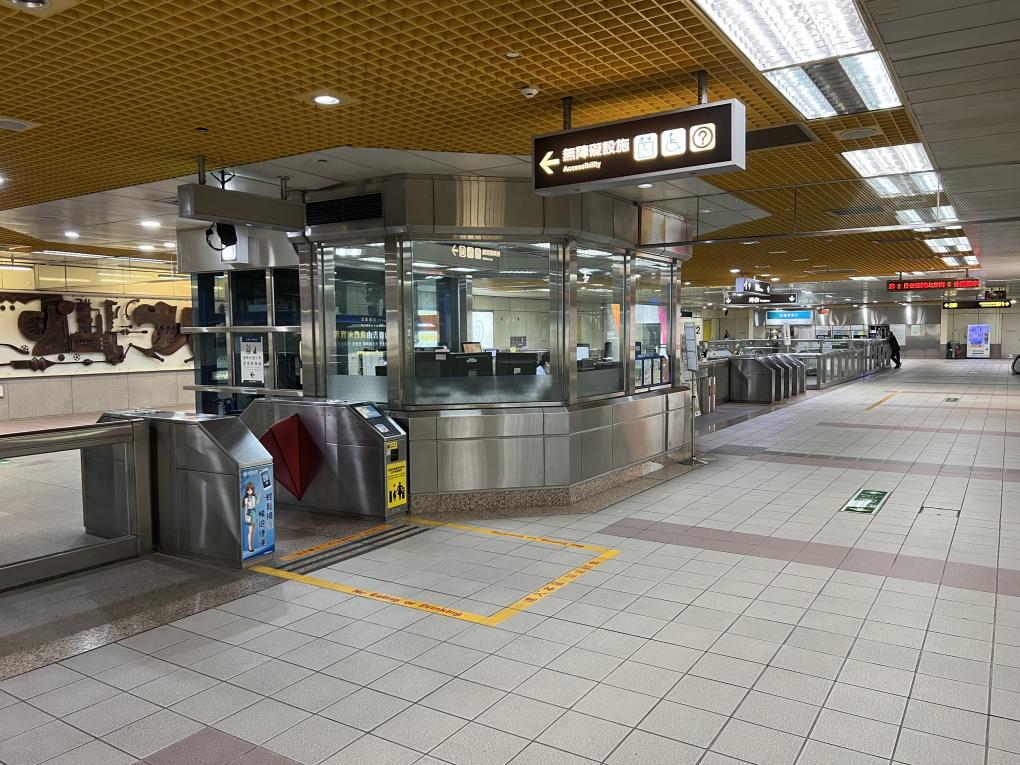 高雄捷運紅線沿線車站介紹-小港站(R3)-車站大廳層
