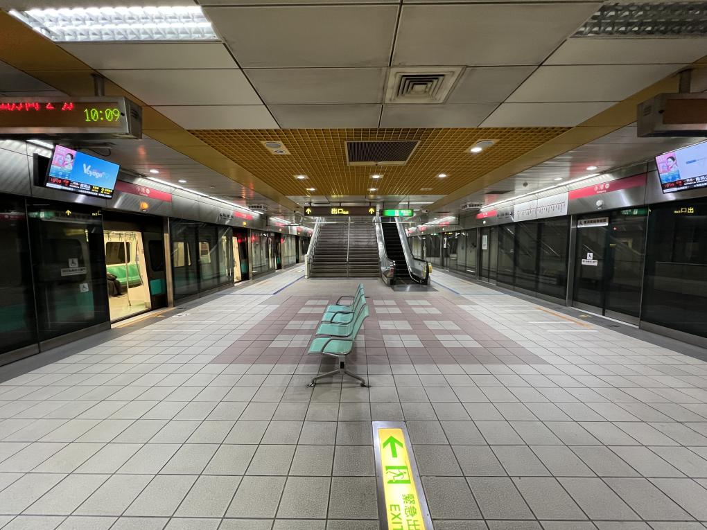 高雄捷運紅線沿線車站介紹-小港站(R3)-地下二樓月台層