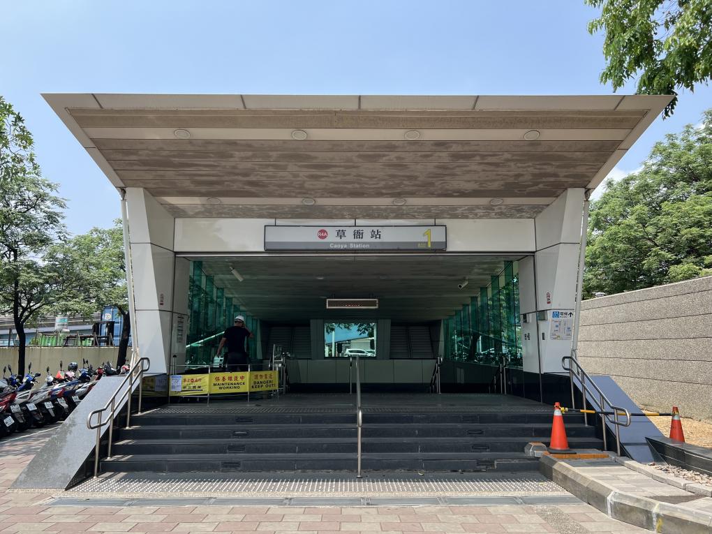 高雄捷運紅線沿線車站介紹-草衙站(R4A)-出入口
