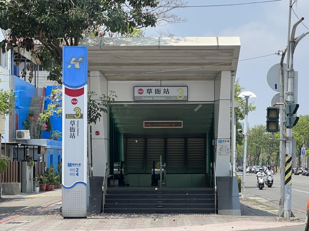 高雄捷運紅線沿線車站介紹-草衙站(R4A)-出入口