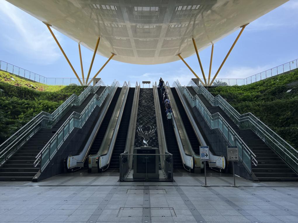 高雄捷運紅線沿線車站介紹-中央公園站(R9)-出入口