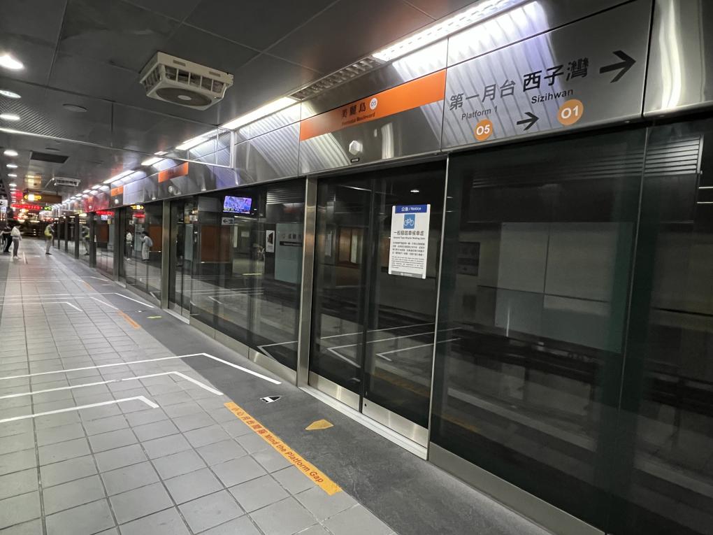 高雄捷運紅線沿線車站介紹-美麗島站(R10)(O5)-月台層