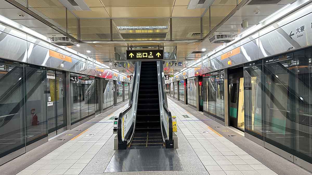 高雄捷運橘線沿線車站介紹-哈瑪星站(O1)月台層