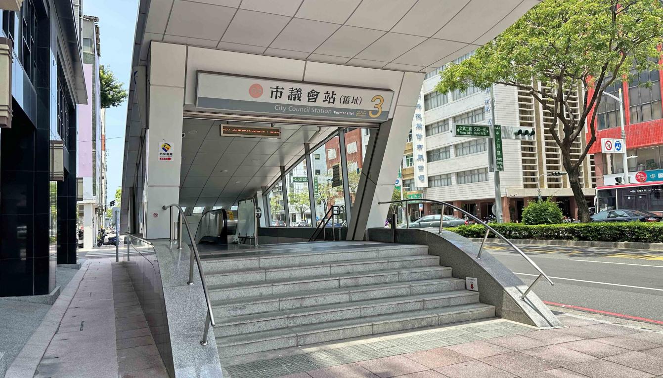 高雄捷運橘線沿線車站介紹-前金站(O4)出入口