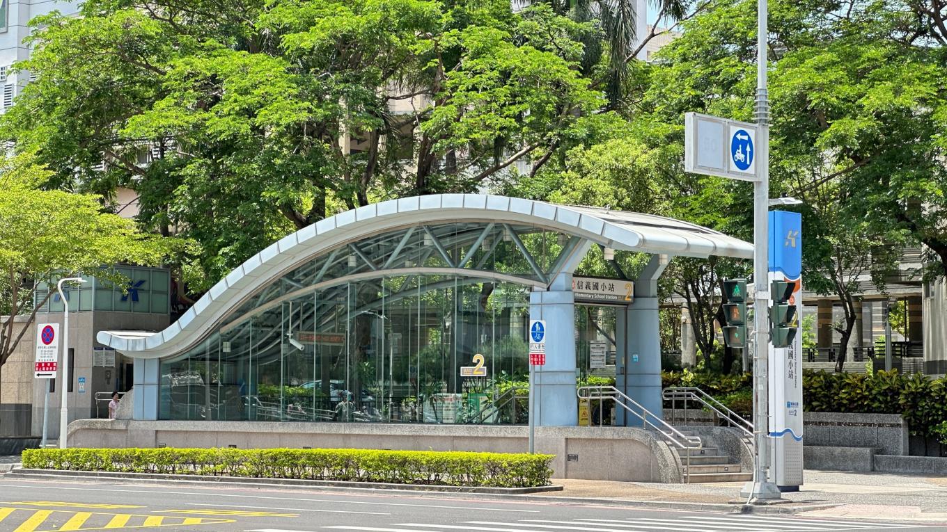 高雄捷運橘線沿線車站介紹-信義國小站(O6)出入口
