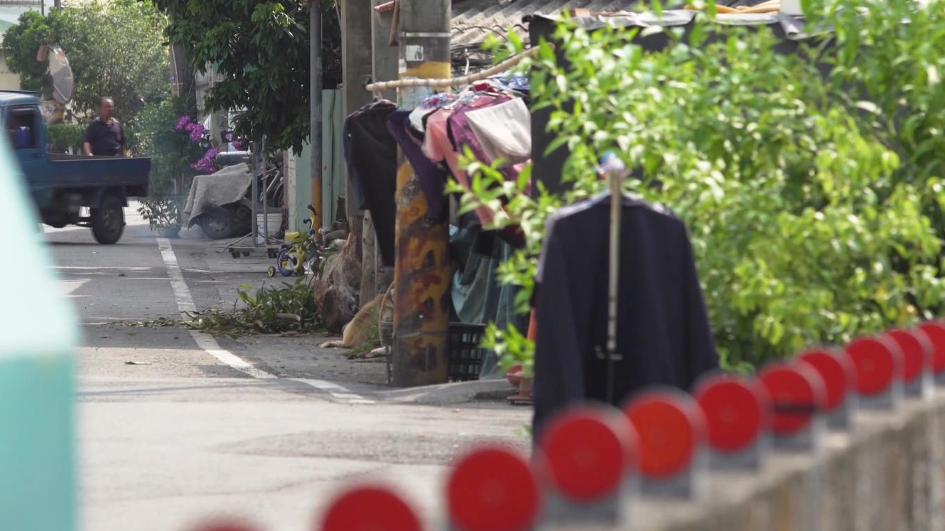 舊寮圳:舊寮洗衣溝--村民又稱之為茄苳腳大圳洗衣場。