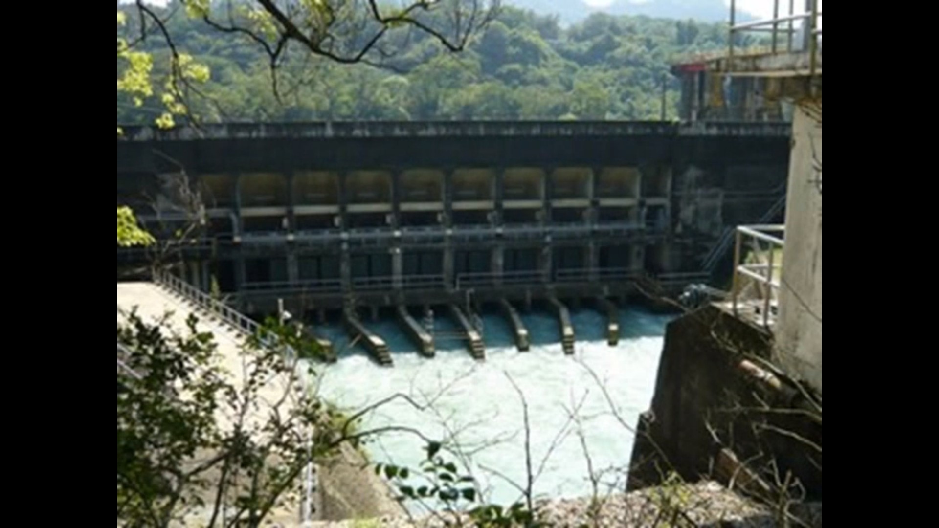 烏山嶺隧道東口進水口