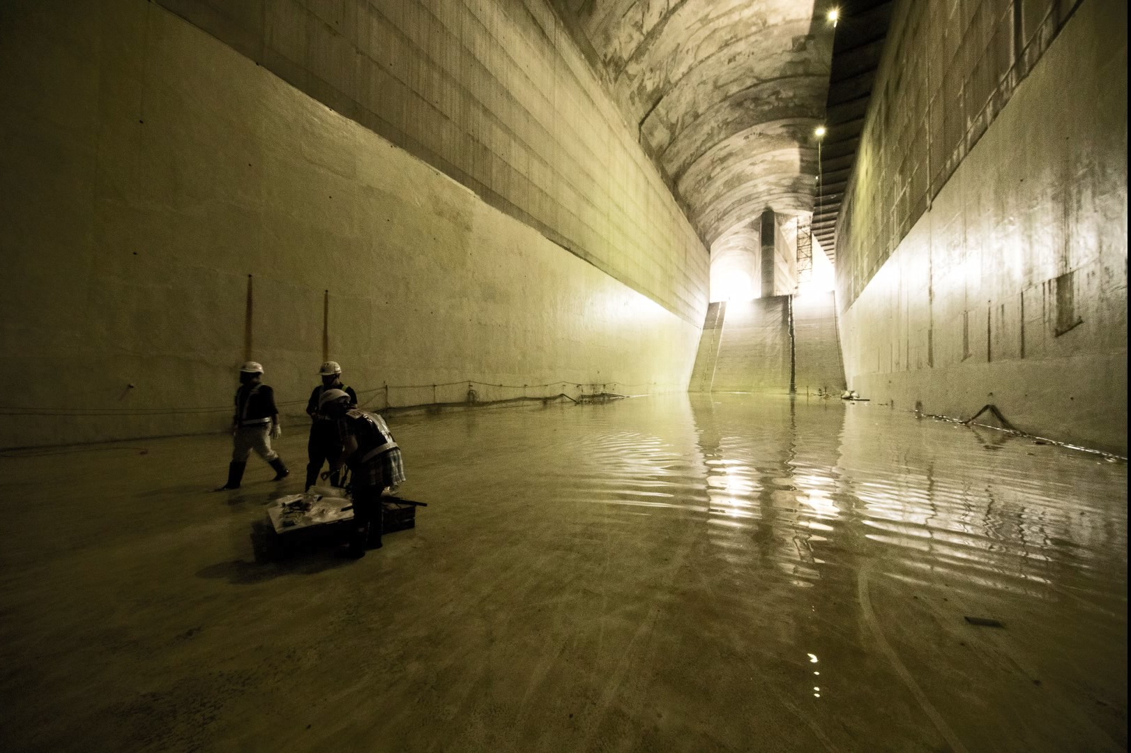 曾文水庫防淤隧道山體內消能池施工