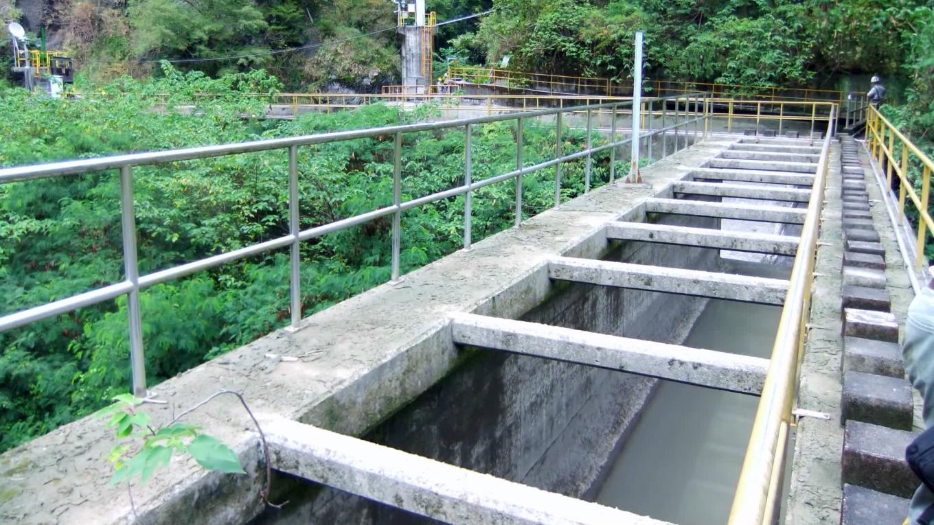 石門水庫上游的義興電廠引水隧道開渠(水路橋)