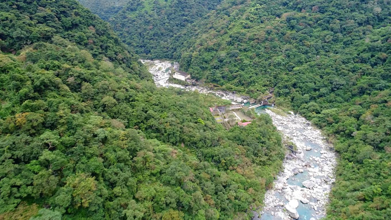 木瓜溪支流清水溪畔清水電廠廠房及宿舍區俯瞰