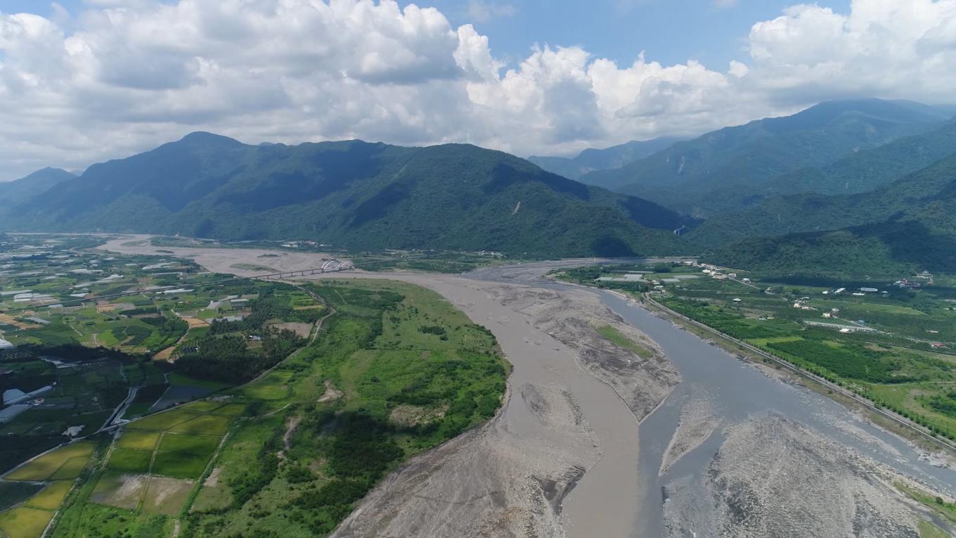 高屏溪流域上游荖濃溪與濁口溪匯流處