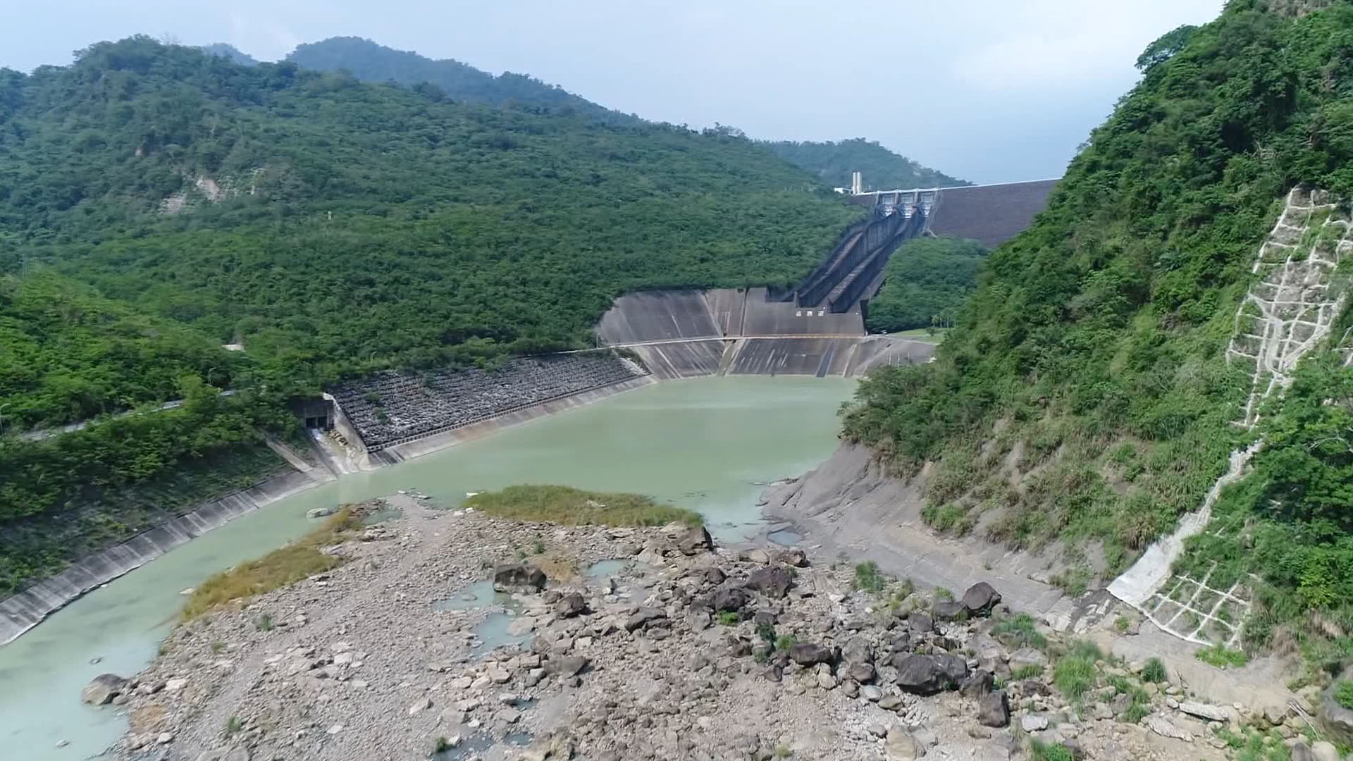 榮工處承建之曾文水庫溢洪道及消能池