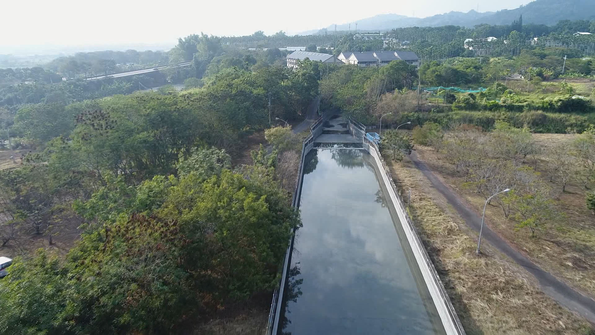 濁水溪集集攔河堰北岸沈砂池引水道