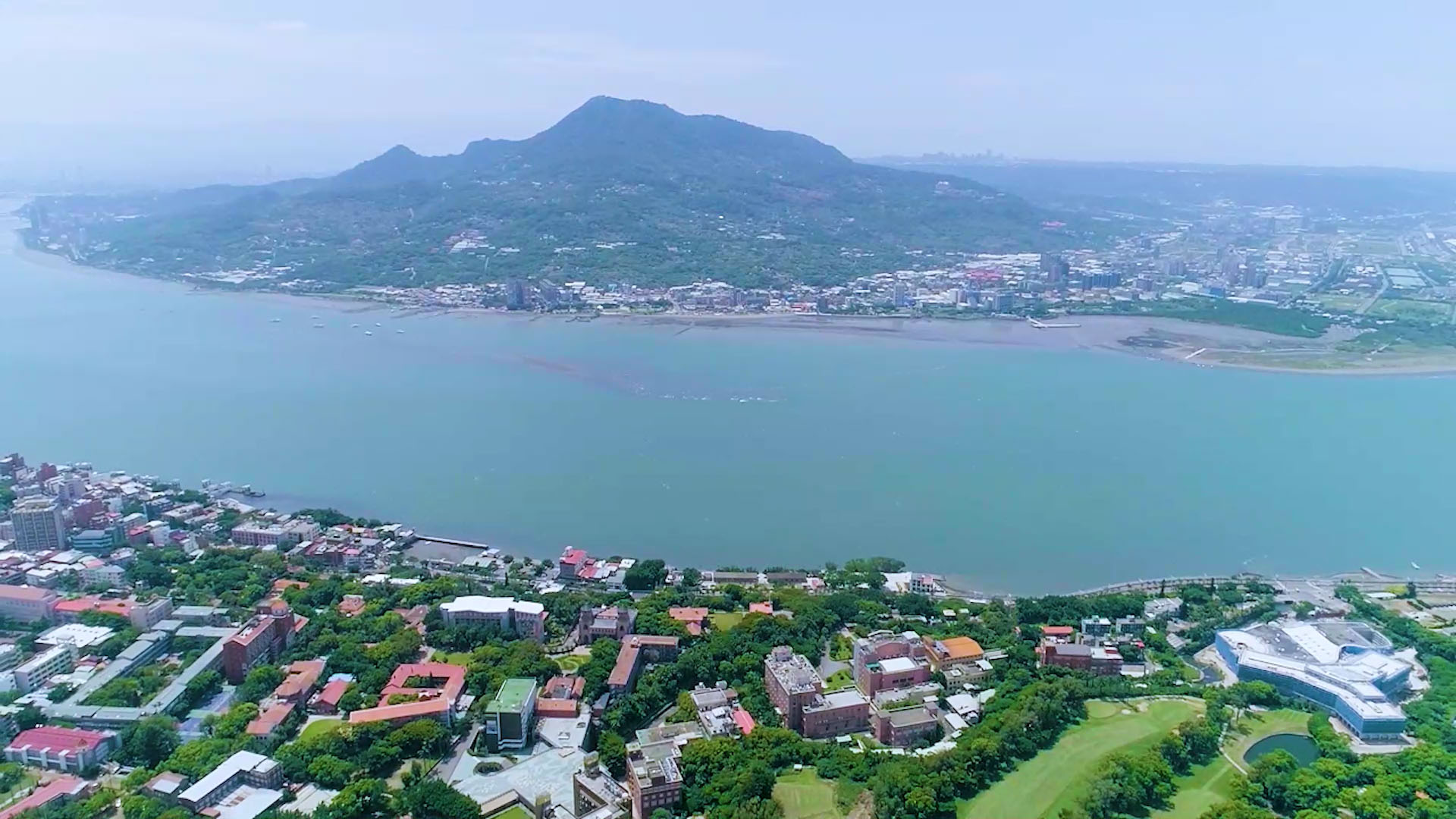 台北港所在的淡水河俯瞰圖