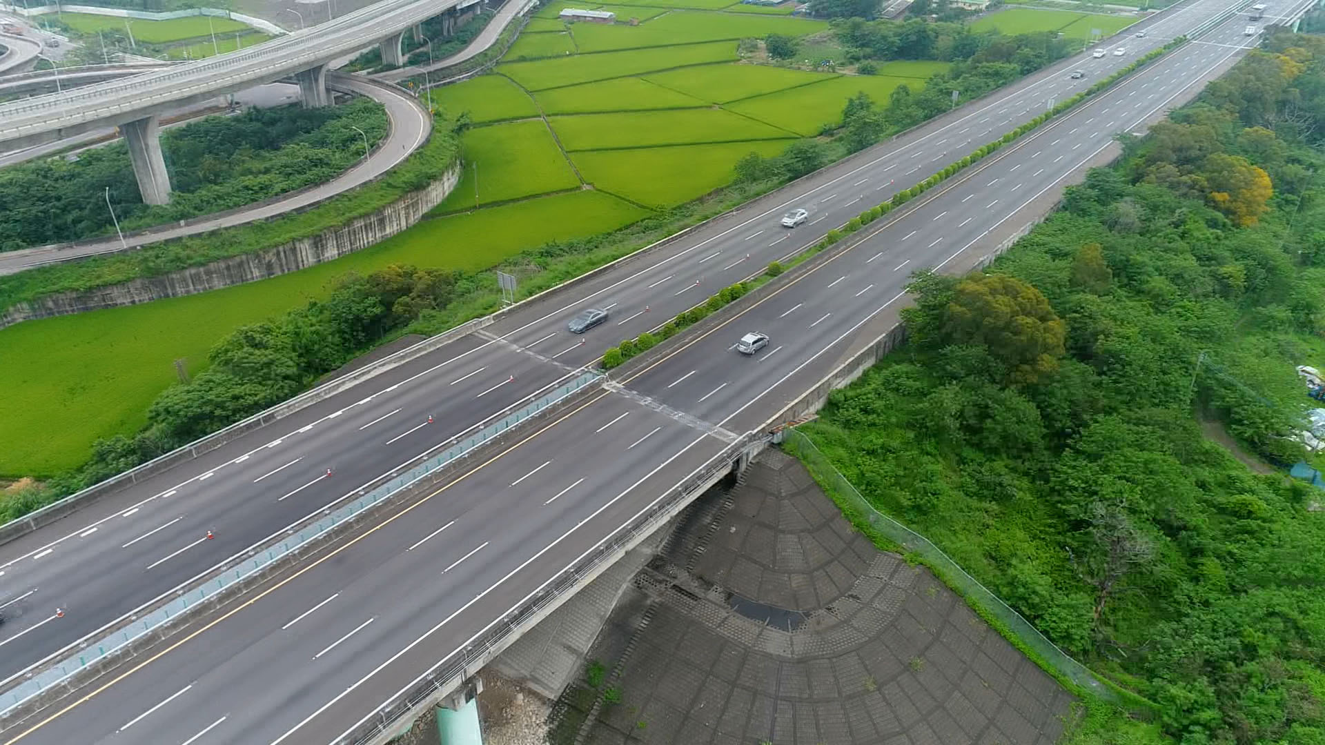 榮工處承辦之中山南北高速公路