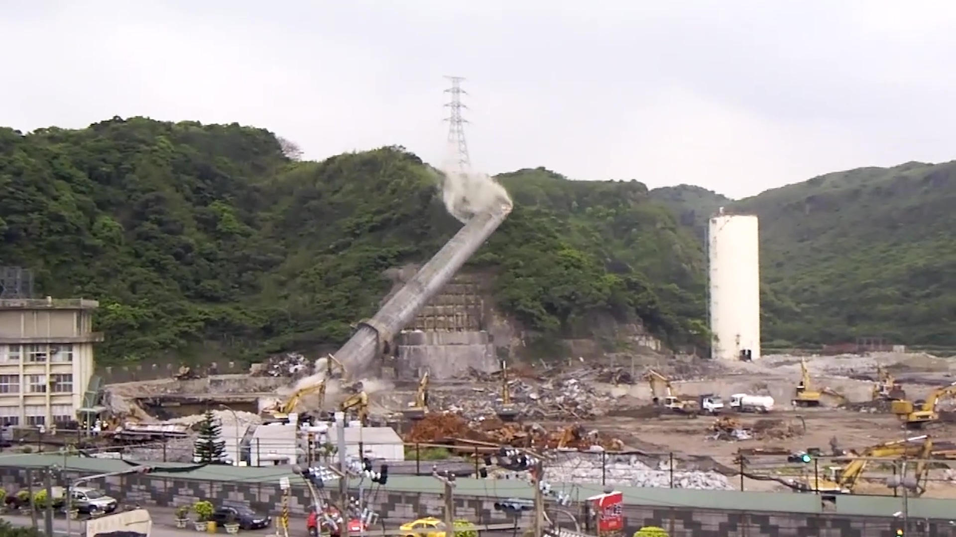 深澳電廠拆除煙囪與灰塔舊照