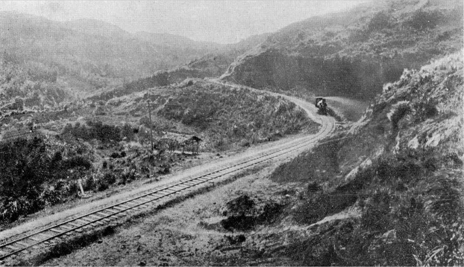 列車經過龜崙嶺古道之景舊照