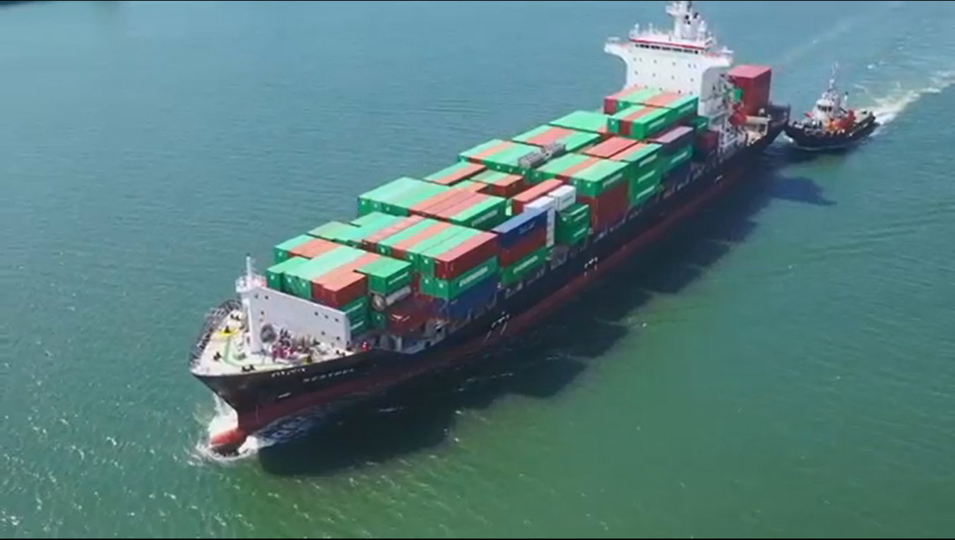 高雄港第三貨櫃中心：貨櫃輪朝大噸位巨型貨櫃輪發展