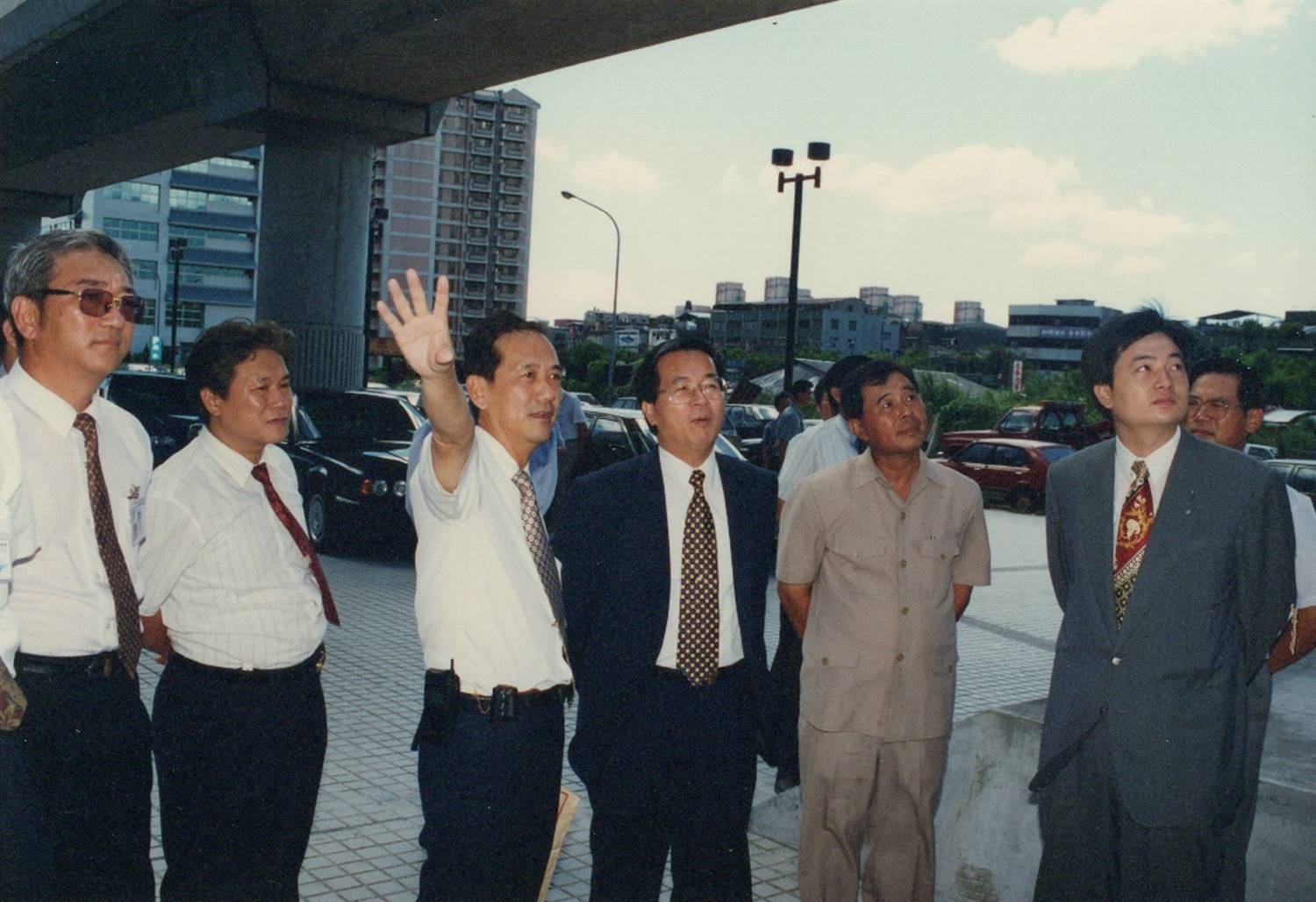 曾元一處長陪同台北市長陳水扁視察捷運淡水線工程