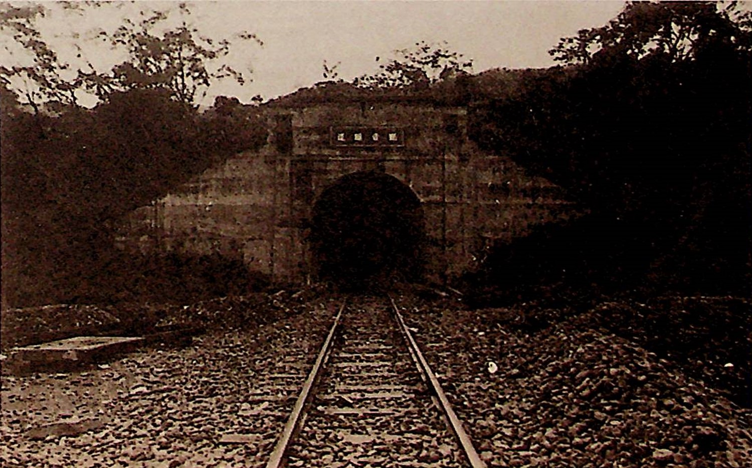 十大建設北迴鐵路北端觀音隧道北洞門