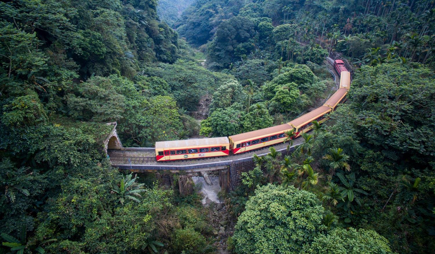 阿里山森林鐵路屏遮那車站