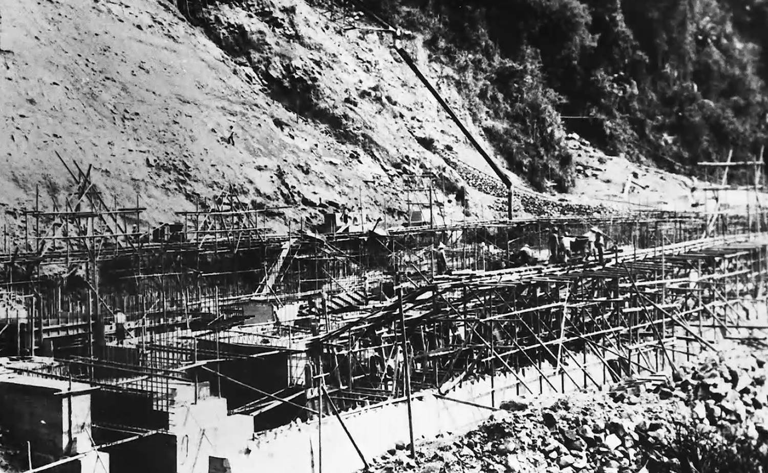 集集支線鐵路-日月潭水力電氣計劃第一發電所門牌潭發電所施工一景舊照。