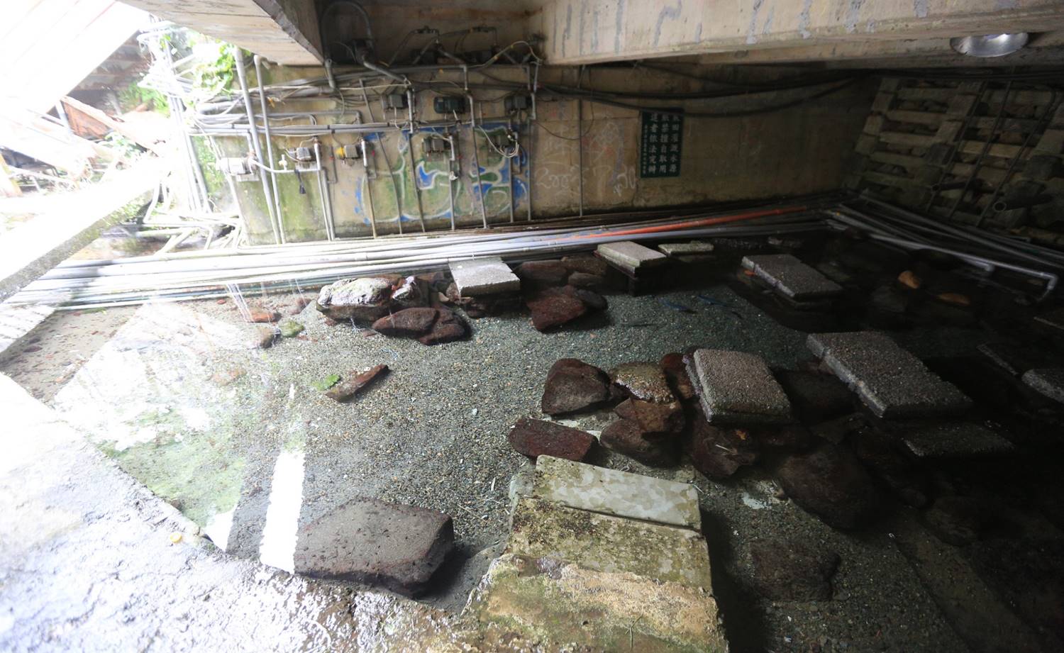公共給水淡水地區水源橋下湧泉