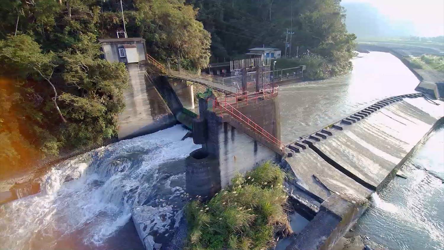 圓山電廠發電尾水，經清水溪河床下的引水隧道，跟清水溪匯合後進入天埤電廠進水口