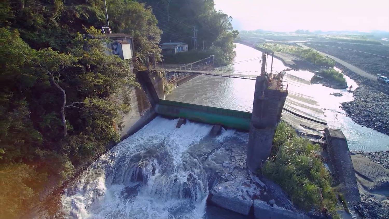 圓山電廠發電尾水，經清水溪河床下的引水隧道，跟清水溪匯合後進入天埤電廠進水口