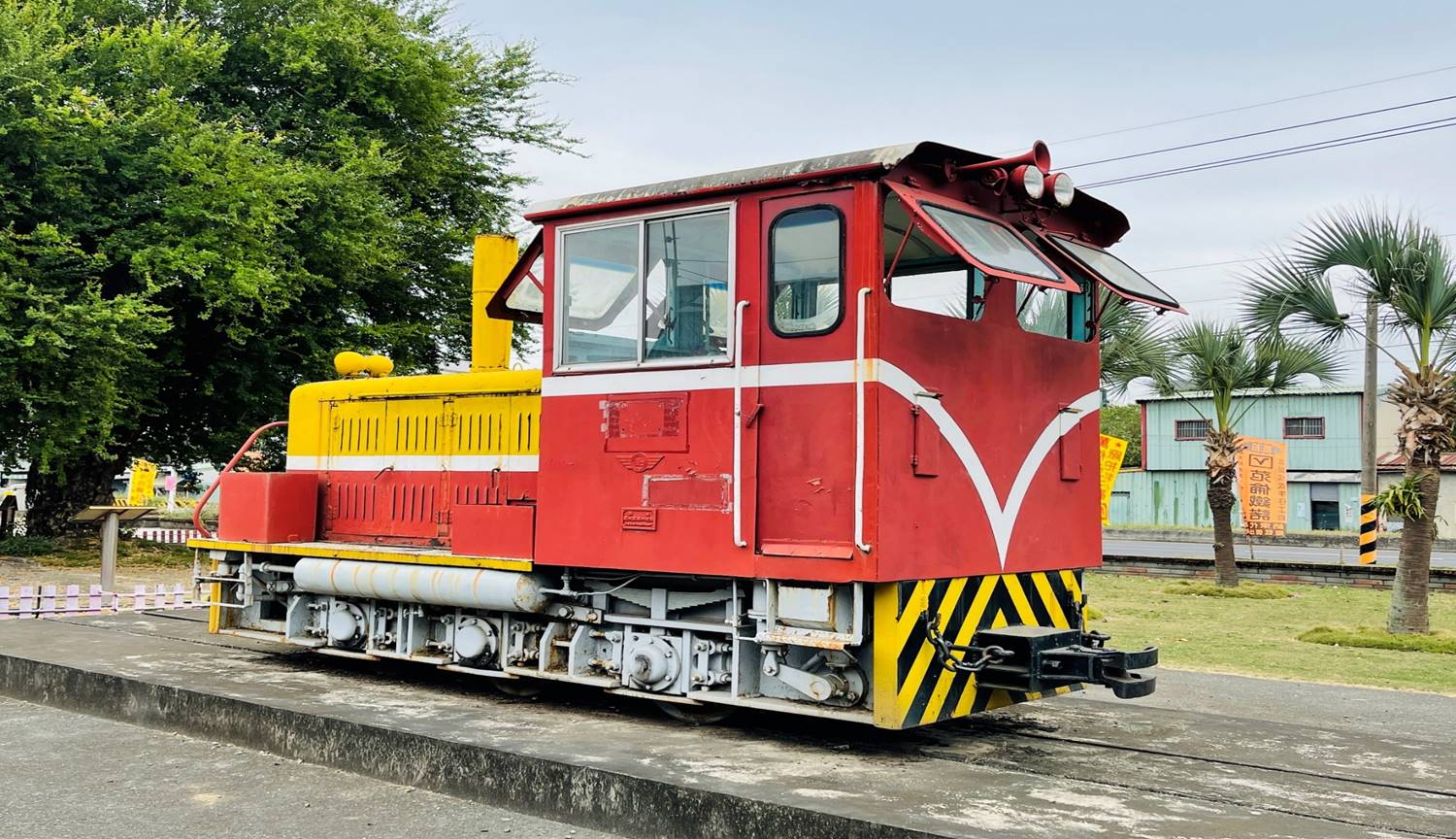 糖鐵台北市立動物園內展示的932號溪州牌內燃機車