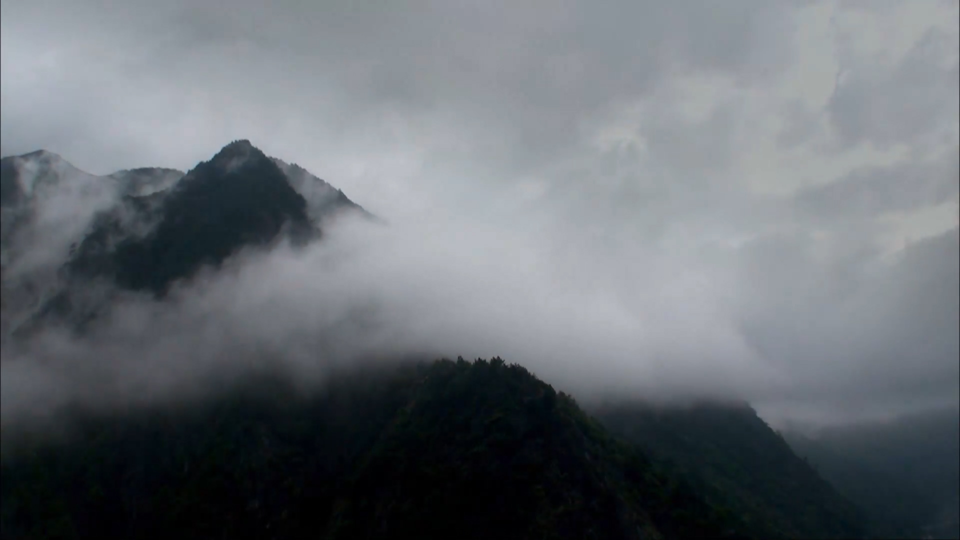 大甲溪流域上游山嵐情景