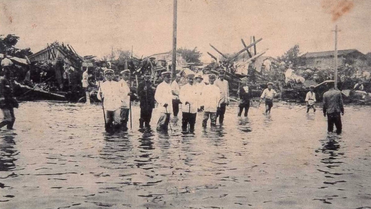 1911年8月台北因大颱風而淹水景像