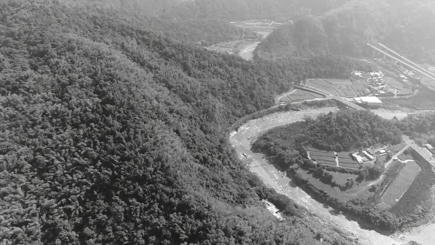 日月潭水力發電計畫工程所需電力的北山坑發電所所在國姓鄉北山村俯瞰