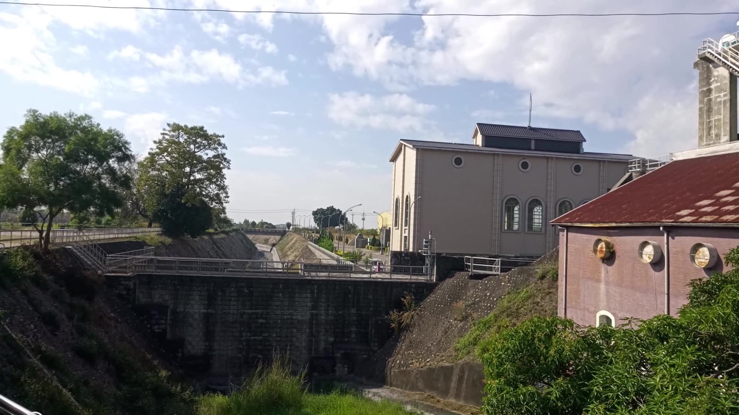 與日月潭水力發電計畫同時的嘉南大圳工程電力供應的濁水電廠尾水出口