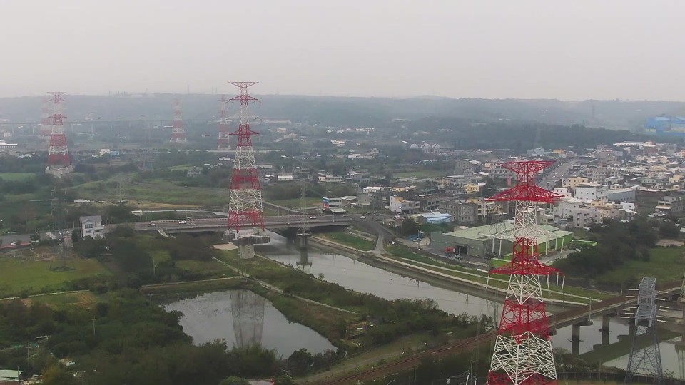 通霄火力發電廠161KV線路沿線的鐵塔