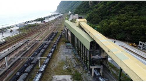 和平車站及和平工業區專用港口。和平車站位於花蓮縣秀林鄉和平村，和平是太魯閣族的族人聚居地，是台泥的重要基地以及水泥的生產地，和平車站鄰近和平工業區，附近設有台泥和平廠、和平火力發電廠、水泥倉儲設備、以及專用碼頭等。