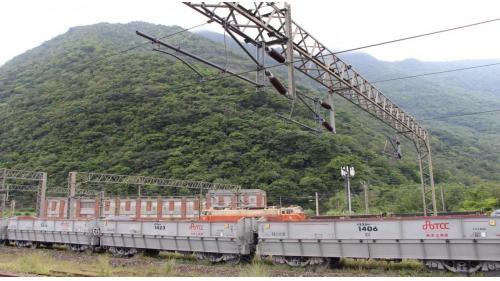 和平車站及和平工業區專用港口。和平車站位於花蓮縣秀林鄉和平村，和平是太魯閣族的族人聚居地，是台泥的重要基地以及水泥的生產地，和平車站鄰近和平工業區，附近設有台泥和平廠、和平火力發電廠、水泥倉儲設備、以及專用碼頭等。