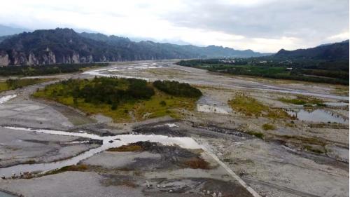 卑南溪為台東第一大溪，發源於中央山脈，流經台東縣的海端、池上、關山、鹿野、延平、卑南，最後流入台東市後注入太平洋，全長約有84.35公里，流域面積約1,603.21平方公里。