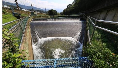 原水經過沉澱及過濾後由前方的大南埔圳導水路輸送至永和山水庫儲，再供給東興淨水場。