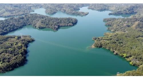 為東興淨水場水源，位於苗栗縣三灣鄉永和村，原名東興水庫，完工後改名為永和山水庫。建造於1980年，於1984年竣工啟用。水源主要來自主流中港溪田美攔河堰攔，經11公里導水路引入，是台灣首座沒有水門和水閘的水庫，為典型的離槽水庫。儲水供應地區為竹南鎮、頭份市、造橋鄉，為新竹苗栗地區重要之民生及工業用水的水庫。