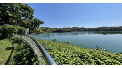 為東興淨水場水源，位於苗栗縣三灣鄉永和村，原名東興水庫，完工後改名為永和山水庫。建造於1980年，於1984年竣工啟用。水源主要來自主流中港溪田美攔河堰攔，經11公里導水路引入，是台灣首座沒有水門和水閘的水庫，為典型的離槽水庫。儲水供應地區為竹南鎮、頭份市、造橋鄉，為新竹苗栗地區重要之民生及工業用水的水庫。