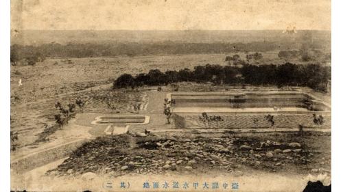 大甲水道於1912年完工，大甲水道於1912年完工，淨水設施包括取水井，沉澱池、濾過池、濾過井、清水池等淨水設施。(圖為取水井及沉澱池)