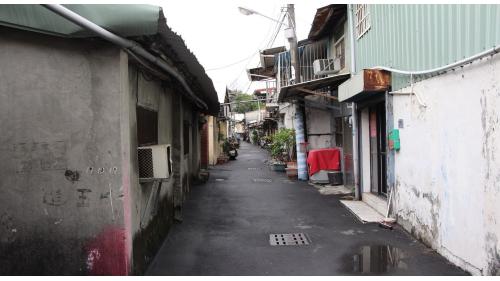 1914年依巴爾頓的勘察建議，於東勢子庄試掘一口井，發現東勢子庄地下水豐沛且水質良好，爰選擇東勢子庄做為台中水道的水源地。東勢子庄是台中舊市區僅存的一處原生聚落，自清朝時期迄今已逾200年歷史，早期聚落廣大，約為現今三民路以東、精武路以北、旱溪西岸以西、以及興進園道以南的區域。