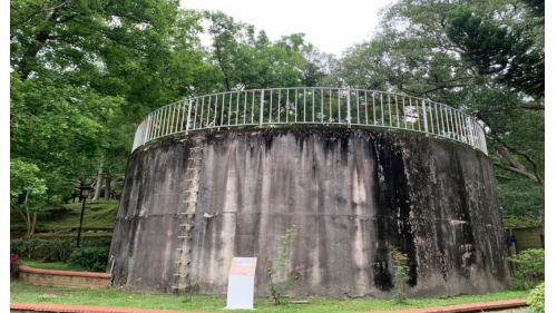 目前位於中正公園籃球場旁，日治時期匯集北坑、中坑、南坑溪進入旱溪等水流，引入儲水塔，作為自來水廠的主要水源。該原水係經由幫浦抽送至高度較高的儲水塔中，再順流至澄泥池。