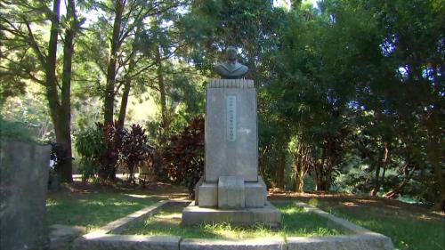 1930年1月12日松木幹一郎就任台灣電力株式會社社長，帶領日月潭水力發電工事復工及完工，之後更著手推動霧社水力發電計畫與全台水力調查，提出另一項十年開發水力30萬瓩計畫。台電遂於日月潭第一發電所進水口處豎立胸像以茲記念。