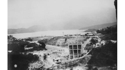 取水口高110尺×寛48尺×深49.5尺，為鋼筋混凝土結構，土木結構外部裝設攔污柵，以攔阻流木及雜物，可保水路暢通及減少機組設備受損， 1934年6月完工。