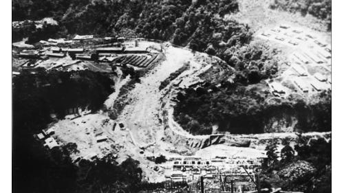 門牌潭發電所1919年開工，1934年完工後改名日月潭第一發電所，二戰後1946年10月修復恢復供電，總統蔣中正偕夫人巡視賜名「大觀」，1985年8月，明湖發電廠完工商轉，並交由大觀發電廠營運，稱為「大觀二廠」，大觀電廠改名為「大觀一廠」。